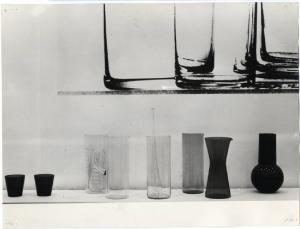 XI Triennale - Mostra internazionale dell'Industrial Design - Vano dedicato a Kay Frank - Bicchieri in ceramica, porcellana e vetro