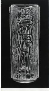 XI Triennale - Sezione della Cecoslovacchia - Vaso in cristallo soffiato con decorazione figurativa incisa