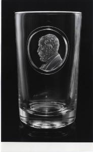 XI Triennale - Sezione della Cecoslovacchia - Vaso di cristallo al piombo con ritratto inciso