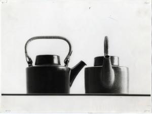 XI Triennale - Sezione della Finlandia - Caffettiere in ceramica con manico in vimini - Marjukka Paasivirta