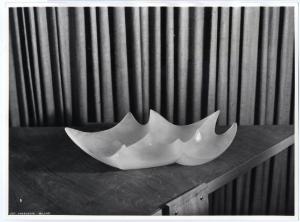 XI Triennale - Mostra delle Produzioni d'arte - Sezione dei pizzi, ricami, alabastri - Centro tavola in alabastro trasparente - Mino Trafeli