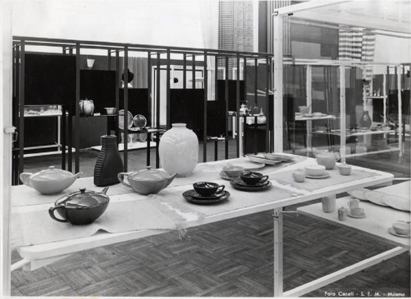 VIII Triennale - Oggetti per la casa - Oggetti in ceramica - Tovagliette in tessuto di Bella Hutter