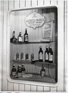 VIII Triennale - Sosta pubblicitaria - Vetrina espositiva distillerie Fernet Branca.