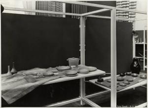 VIII Triennale - Oggetti per la casa - Oggetti in ceramica di Angelo Ungania - Tessuti per VIII Triennale - Arredamento di Parella Craveri