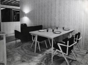 IX Triennale - Abitazione - Alloggio n. 3: elementi di appartamento - Tavolo da pranzo e sedie - Franco Nosengo - Nestorio Sacchi