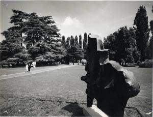 XII Triennale - Sistemazione del percorso nel parco Sempione - scultura di Roberto Bertagnin