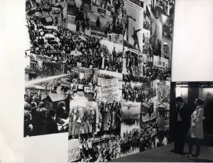 XIV Triennale - La protesta dei giovani - Pannelli fotografici raffiguranti giovani che protestano - Giancarlo De Carlo - Marco Bellocchio - Bruno Caruso