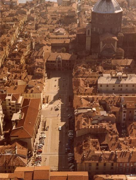 XIV Triennale - Interventi nel centro storico di Pavia - Piazza della Vittoria - Veduta aerea