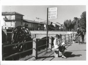 Groppello d'Adda - Naviglio Martesana (o Naviglio Piccolo) - Ruota idraulica "El Rudun" (o Nòria) - Ponte - Donna seduta che legge - Due ciclisti