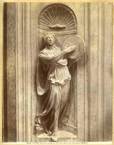 Ghiberti, Lorenzo - Figura femminile con tamburello (Statuetta di sibilla)- Scultura in bronzo - Firenze - Battistero - Porta del Paradiso - Cornice