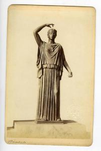 Figura femminile con braccio alzato - Dea - Scultura in bronzo