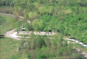 Cinisello Balsamo - Parco Nord, settore Est - Veduta dall'alto del campo Bocce Cinisello con giocatori - Percorsi ciclopedonali e aree boschive
