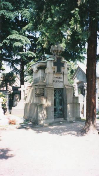 Cimitero Maggiore - Riparto IX, sp. 435-436 - Sepoltura Buffoni - Edicola funeraria - Cancello in bronzo con figura allegorica della "Fede"