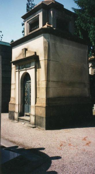 Cimitero Maggiore - Riparto VIII, sp. 205 - Sepoltura Galli - Edicola funeraria - Ingresso
