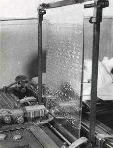 Istituto dei Ciechi di Milano - Centro stampa - Interno - Scrittura di lastre in braille per la stampa
