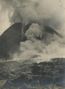 Napoli - Vulcano - Veduta del Monte Vesuvio - Eruzione: fumo e lava