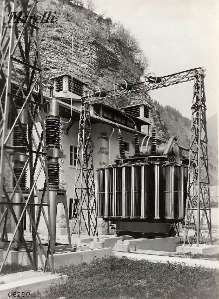 Centrale idroelettrica della Società idroelettrica trentina - Sottostazione di trasformazione all'aperto - Trasformatori della Ercole Marelli