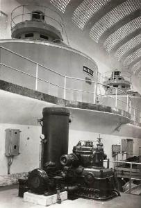 Centrale idroelettrica di Bressanone della Società Alto Adige - Sala macchine - Alternatori verticali della Ercole Marelli