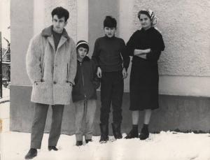 Ritratto di famiglia - Famiglia emigrata in Svizzera - Moglie e figli di Gaspare Bossi