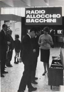 Milano - Fiera Campionaria 1965 - Stand Radio Allocchio Bacchini - Giradischi