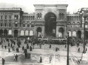 Milano - Piazza del Duomo - Commemorazione del IV Novembre