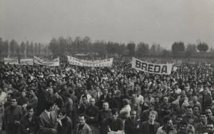 Manifestazione dei lavoratori delle fabbriche di Sesto San Giovanni in difesa del contratto di lavoro - Incontro dei lavoratori della Breda e della Pirelli