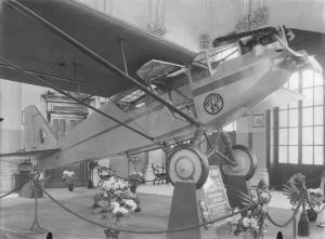 Milano - Fiera campionaria del 1930 - Padiglione della Breda - Sala interna - Aeroplano Breda 15
