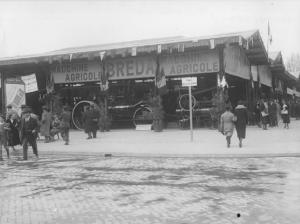 Milano - Fiera campionaria del 1933 - Tettoia delle macchine agricole - Stand della Breda