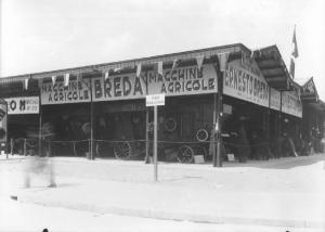 Milano - Fiera campionaria del 1934 - Tettoia delle macchine agricole - Stand della Breda