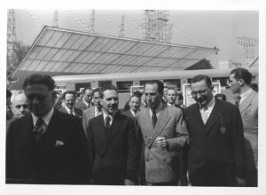 Milano - Fiera campionaria del 1948 - Padiglione della Breda - Visita del ministro dell'Industria e del Commercio Roberto Tremelloni