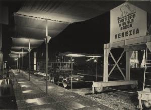 Milano - Fiera campionaria del 1947 - Padiglione della Breda - Esterno - Veduta notturna