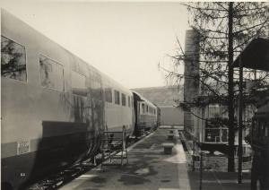 Milano - Fiera campionaria del 1947 - Padiglione della Breda - Esterno - Carrozza ferroviaria