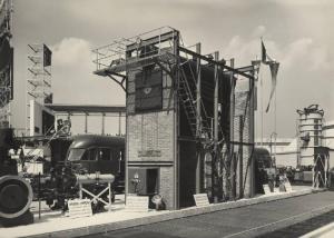 Milano - Fiera campionaria del 1950 - Padiglione della Breda - Esterno - Generatore di vapore