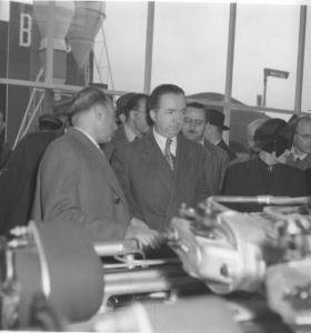 Milano - Fiera campionaria del 1950 - Padiglione della Breda - Visita del ministro del Tesoro Giuseppe Pella
