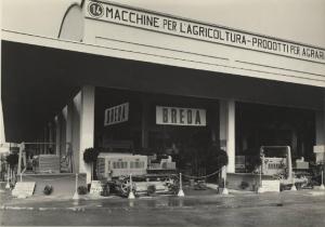 Milano - Fiera campionaria del 1951 - Padiglione Macchine per l'Agricoltura - Stand della Breda