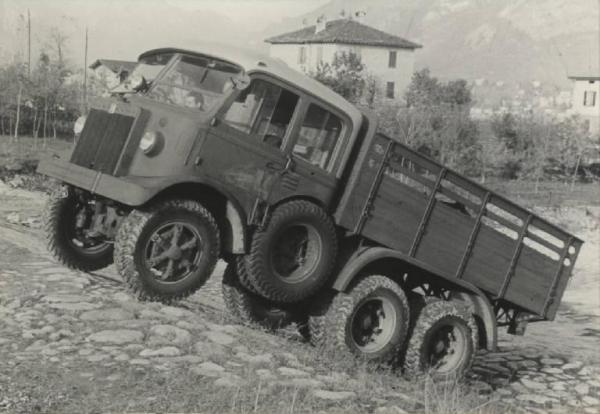 Ernesto Breda (Società) - Autocarro militare Breda 51 "Dovunque"