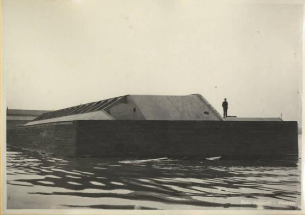 Ernesto Breda (Società) - Costruzioni per la marina militare - Serie barche-porta per bacini carenaggio di Taranto