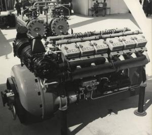 Milano - Fiera campionaria del 1953 - Padiglione della Breda - Esterno - Motore