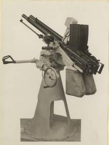 Ernesto Breda (Società) - Mitragliere antiaerea calibro 13,2 mm su affusto binato