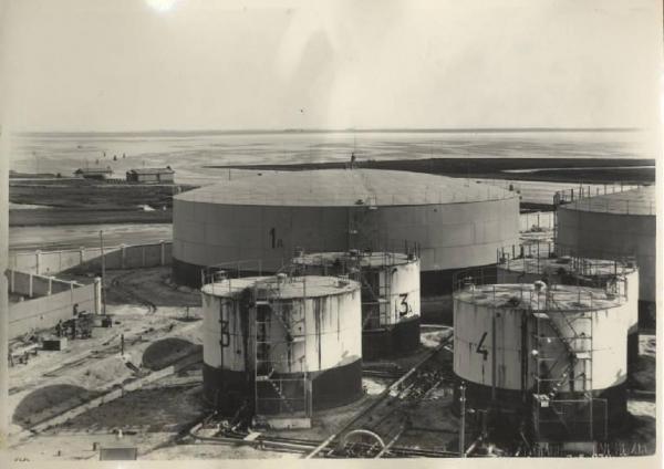 Marghera - Cantiere navale Breda - Produzione industriale - Cisternoni nafta per depositi costieri