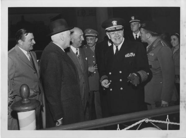 Milano - Fiera campionaria del 1956 - Visita dell'ammiraglio USA William Fechteler