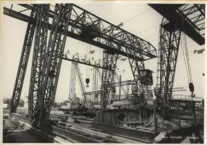 Marghera - Cantiere navale Breda - Produzione industriale - Serie gru a cavalletto da 20 tonnellate