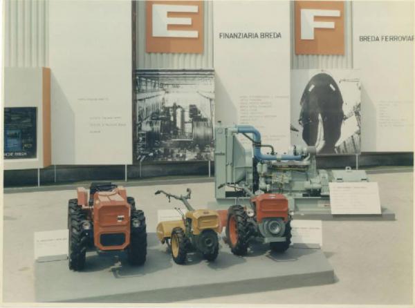 Milano - Fiera campionaria del 1971 - Padiglione dell'EFIM - Esterno - Macchine agricole
