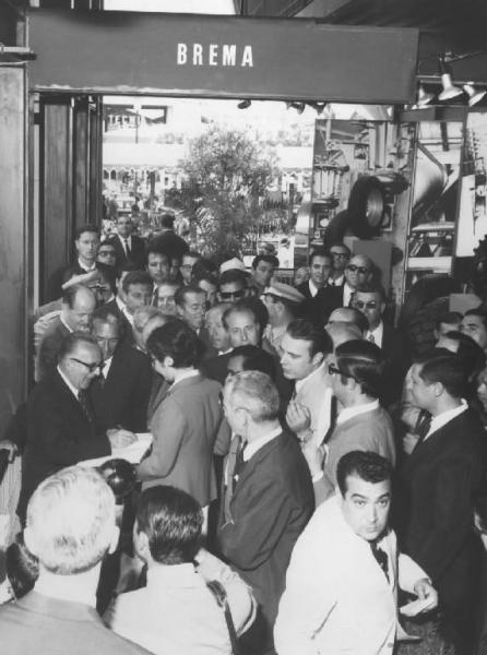Bari - Fiera del Levante del 1969 - Padiglione della Breda - Visita del Presidente del Consiglio dei Ministri Mariano Rumor e del ministro degli Esteri Aldo Moro