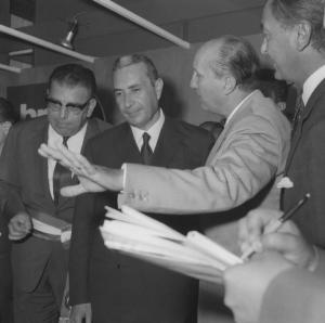 Bari - Fiera del Levante del 1965 - Padiglione della Breda - Visita del Presidente del Consiglio dei Ministri Aldo Moro