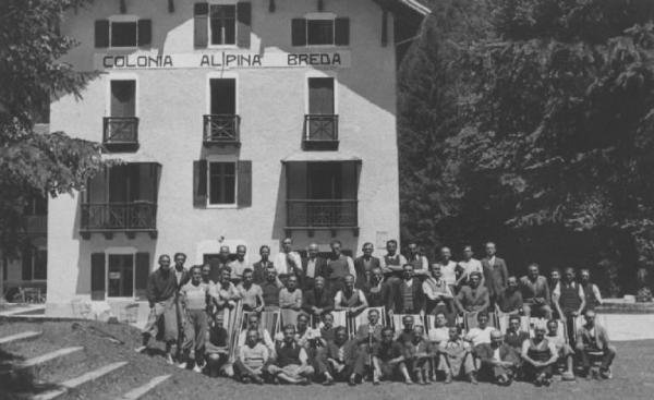 Fondazione Ernesto Breda - Gruppo di operai e familiari in soggiorno alle cure termali di Borgo Valsugana