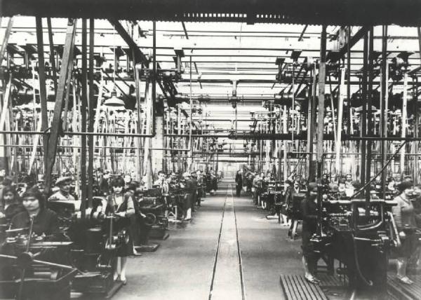 Brescia - Società italiana Ernesto Breda per costruzioni meccaniche (Sieb) - Sezione VI fabbrica d'armi - Reparto di lavorazione
