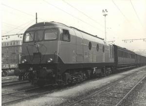 Genova - Stazione ferroviaria - Locomotiva diesel-elettrica del gruppo D.341 per le Ferrovie dello Stato costruita dalla Breda