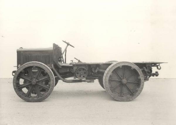 Ernesto Breda (Società) - Autocarro tipo corto a quattro ruote motrici