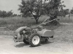 Ernesto Breda (Società) - Motocoltivatore tipo Cab M.10 con zappatrice